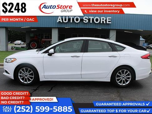 Used 2017 Ford Fusion SE w/ Fusion SE Technology Package FWD image 1