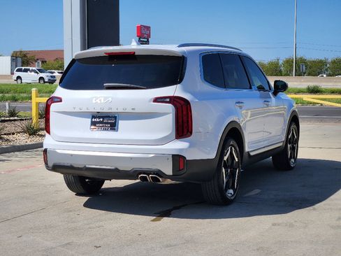 Used 2024 Kia Telluride S image 4