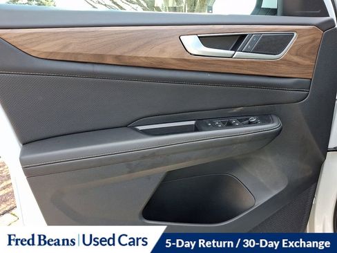 Certified 2025 Volkswagen Atlas SE image 16