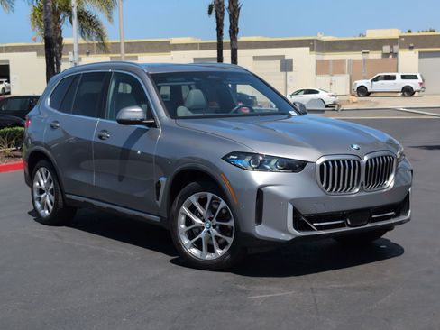 Used 2024 BMW X5 sDrive40i w/ Premium Package RWD image 2