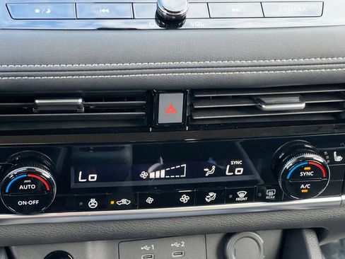 Certified 2025 Nissan Rogue SL image 4