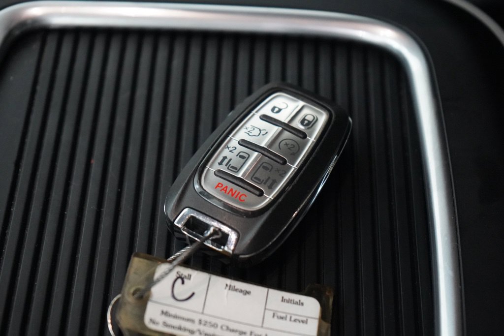 Used 2023 Chrysler Pacifica Touring-L FWD image 38