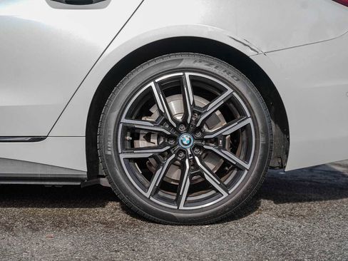 Used 2022 BMW i4 eDrive40 w/ M Sport Package image 8