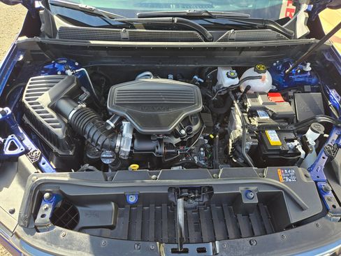 Used 2023 GMC Acadia AT4 w/ Preferred Package image 8