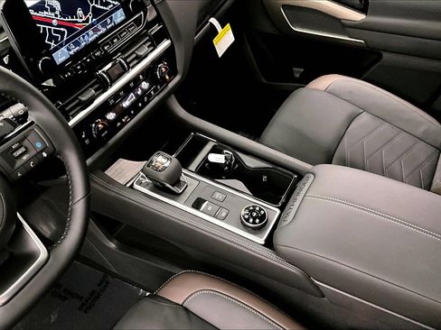 New 2025 Nissan Pathfinder Platinum w/ Lighting Package (N93) AWD/4WD image 9