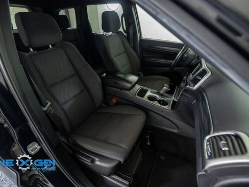 Used 2019 Jeep Grand Cherokee Laredo AWD/4WD image 42