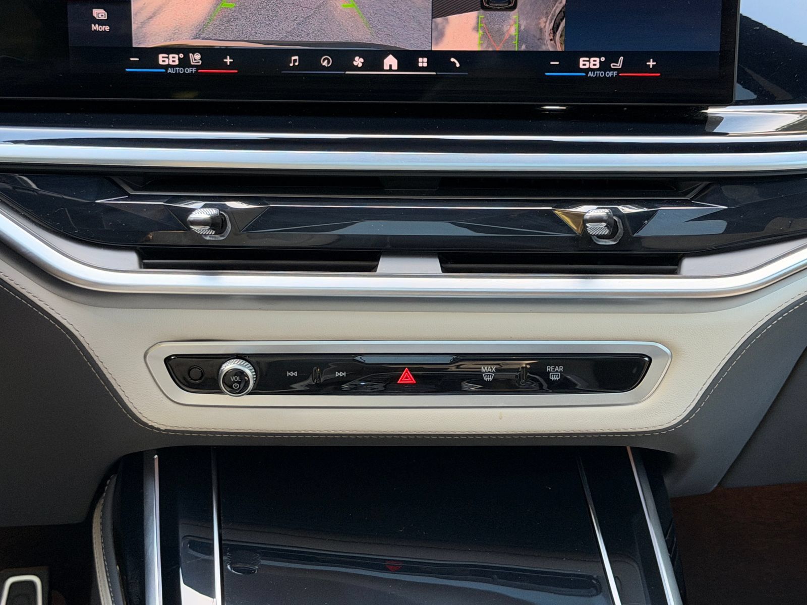 Used 2025 BMW X7 M60i AWD/4WD image 18