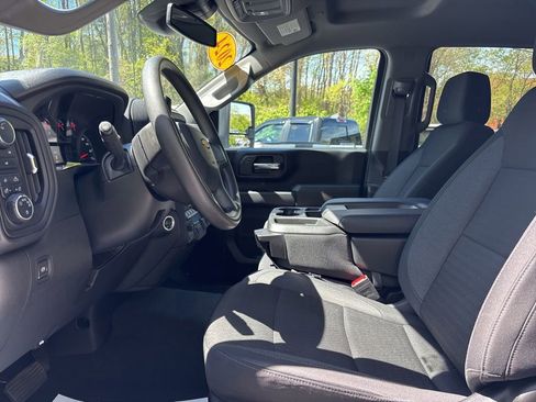 Used 2024 Chevrolet Silverado 2500 Custom w/ Custom Value Package AWD/4WD image 9