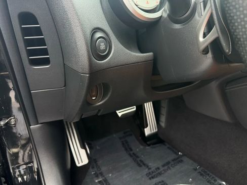 Used 2010 Nissan 370Z Touring image 32