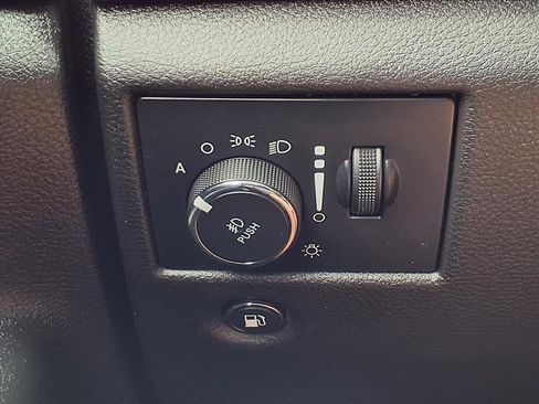 Used 2019 Jeep Grand Cherokee Altitude image 10