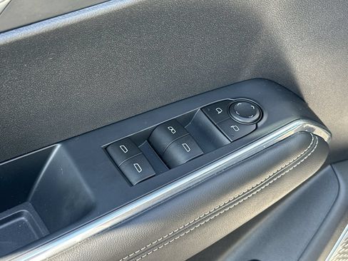 Used 2026 GMC Acadia Elevation w/ Elevation Premium Package FWD image 15