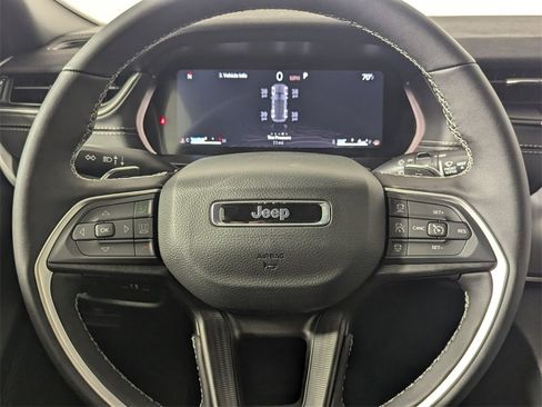 New 2025 Jeep Grand Cherokee Laredo w/ Luxury Tech Group I image 18