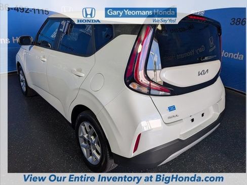 Used 2025 Kia Soul LX w/ LX Technology Package FWD image 6