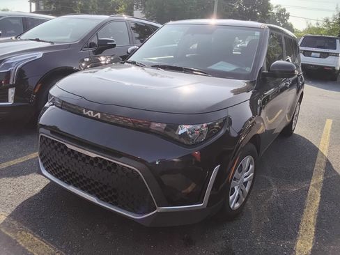 Used 2024 Kia Soul LX FWD image 2