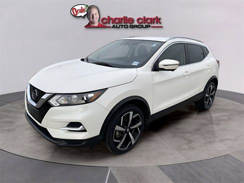 Used 2022 Nissan Rogue Sport SL image 2