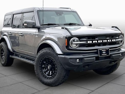 Used 2023 Ford Bronco Outer Banks AWD/4WD image 3