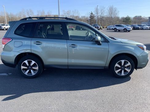 Used 2018 Subaru Forester 2.5i Premium w/ All-Weather Package image 9