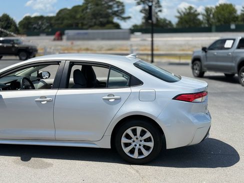 Used 2020 Toyota Corolla LE FWD image 13