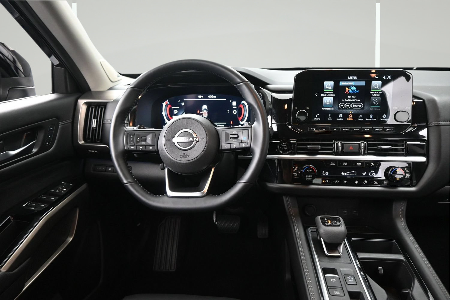Certified 2025 Nissan Pathfinder Platinum w/ Cargo Package FWD image 12