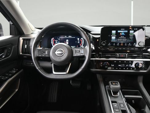 Certified 2025 Nissan Pathfinder Platinum w/ Cargo Package FWD image 12