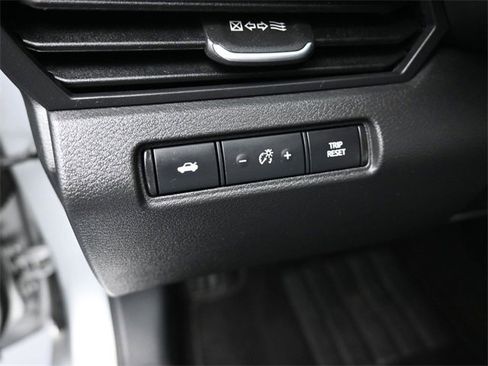 Used 2024 Nissan Altima 2.5 SV image 13