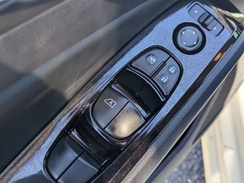 Used 2025 Nissan Altima 2.5 SR image 22