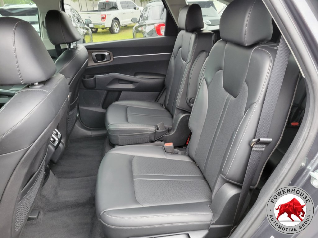 Used 2023 Kia Sorento EX w/ Panoramic Sunroof Package FWD image 17