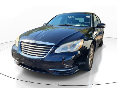Used 2013 Chrysler 200 Touring w/ Cold Weather Group FWD image 3
