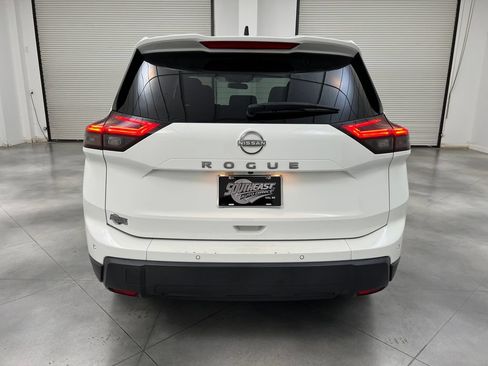 Used 2024 Nissan Rogue S FWD image 8