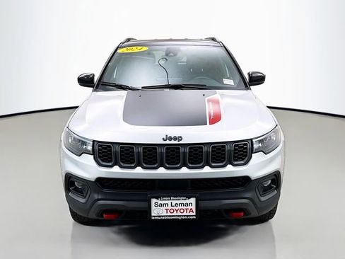 Used 2024 Jeep Compass Trailhawk image 2
