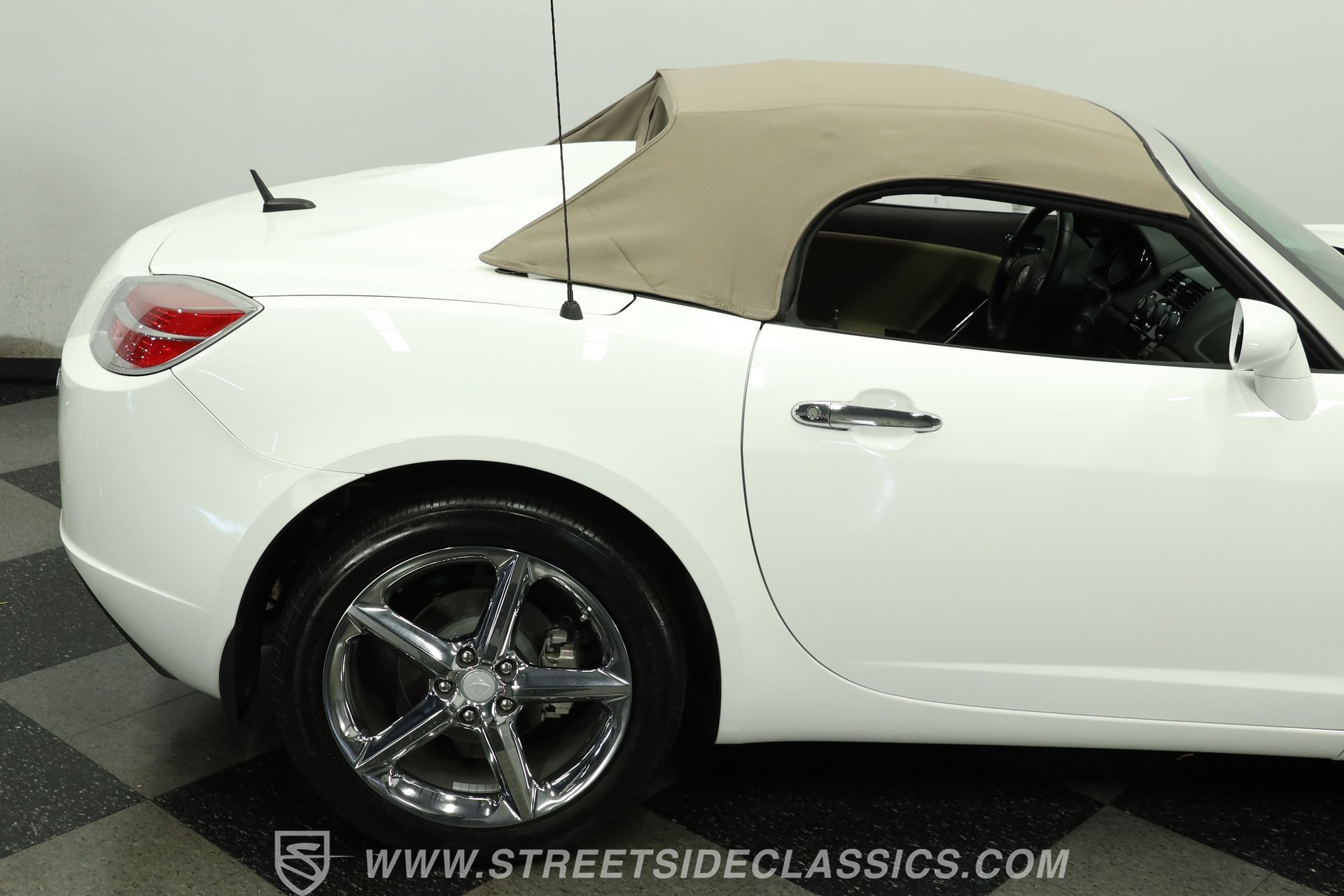 Used 2009 Saturn Sky Red Line RWD image 28