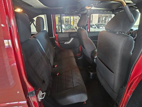 Used 2012 Jeep Wrangler Unlimited Rubicon w/ Connectivity Group image 15