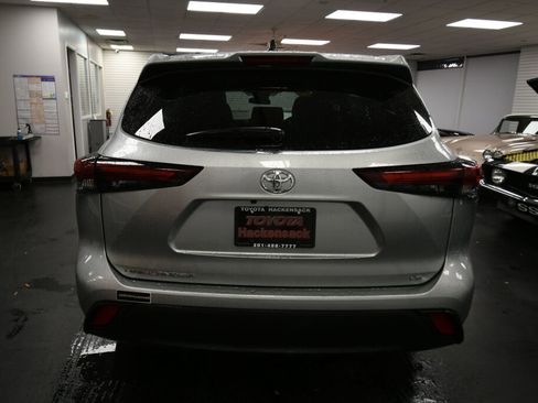 Certified 2025 Toyota Highlander LE image 6