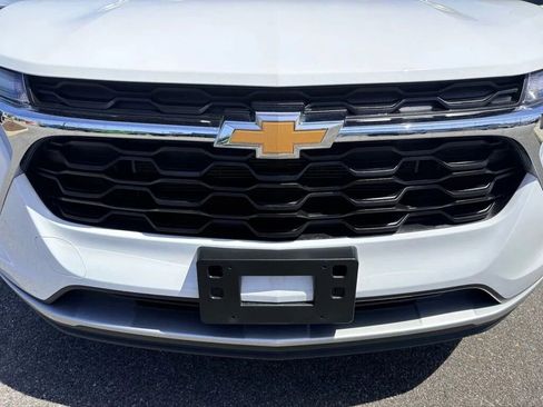 Used 2025 Chevrolet Trax LT FWD image 16
