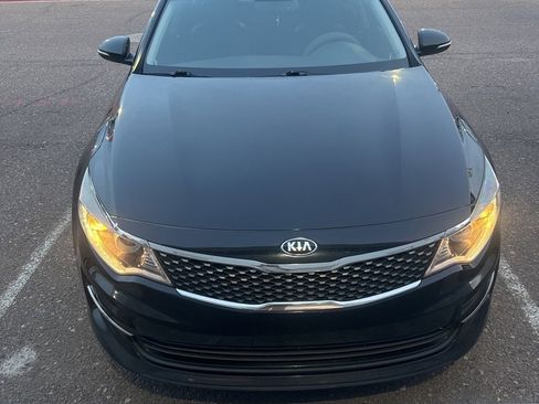 Used 2017 Kia Optima EX image 3