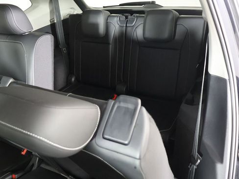 Used 2022 Volkswagen Tiguan SE FWD image 35