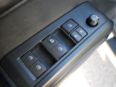 Used 2019 Toyota Tacoma SR image 30