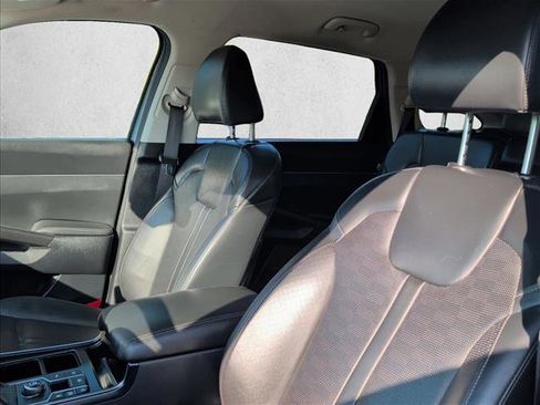 Used 2025 Kia Sorento S FWD image 11