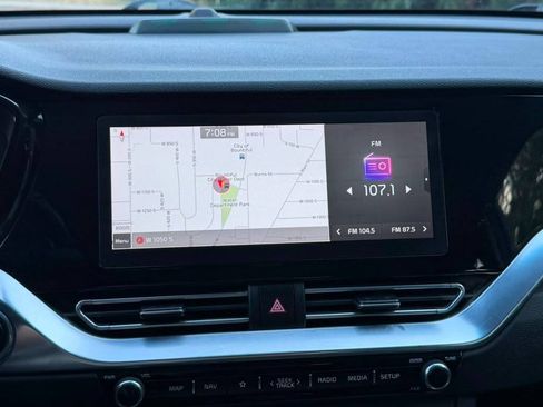 Used 2022 Kia Niro EX Premium FWD image 12