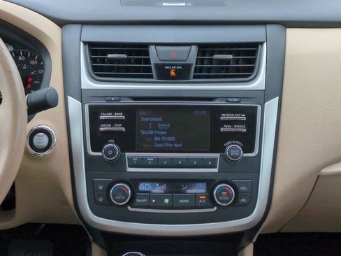 Used 2016 Nissan Altima 2.5 SL w/ Moonroof Package FWD image 17