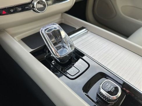 New 2026 Volvo XC60 B5 Ultra w/ Climate Package image 15