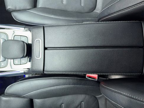 Used 2021 Mercedes-Benz GLB 35 AMG 4MATIC image 34