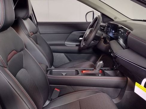 New 2025 Nissan Kicks SR image 8