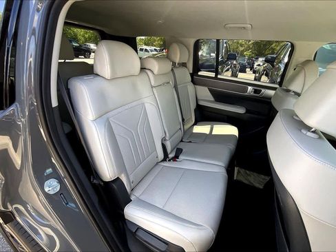 Used 2025 Hyundai Santa Fe SEL image 26