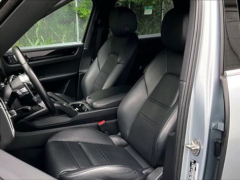 Certified 2022 Porsche Cayenne AWD/4WD image 5