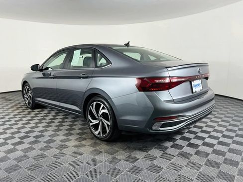 Used 2025 Volkswagen Jetta SEL FWD image 4