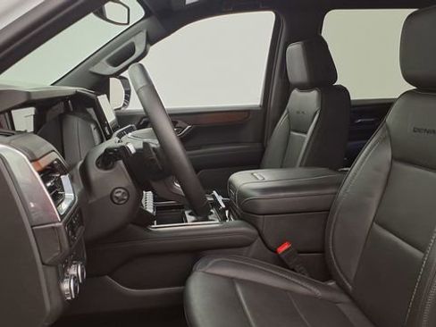 Used 2025 GMC Yukon XL Denali image 19