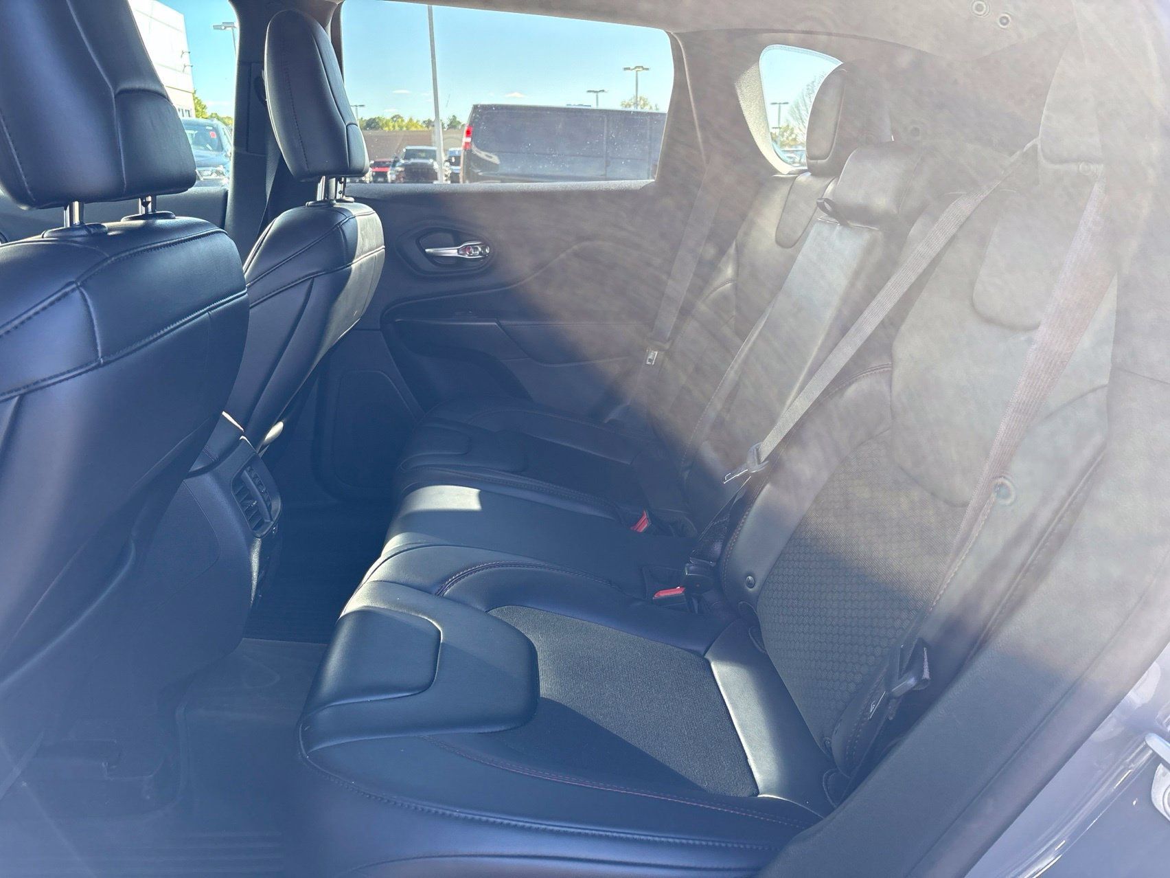 Used 2019 Jeep Cherokee Trailhawk w/ Cold Weather Group AWD/4WD image 10