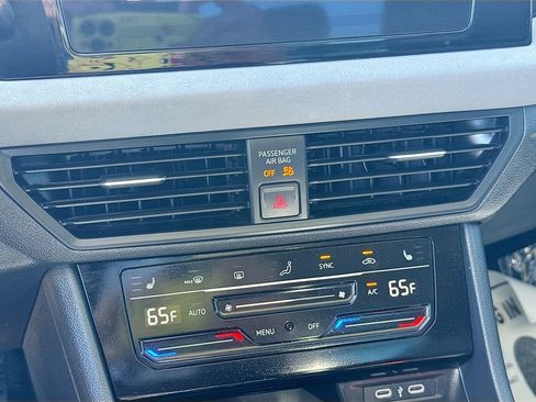 Used 2025 Volkswagen Jetta SE FWD image 17