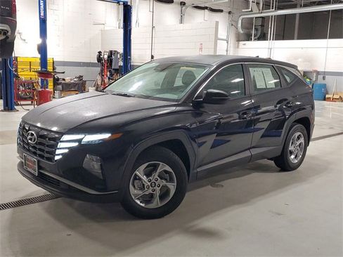 Used 2022 Hyundai Tucson SE image 1